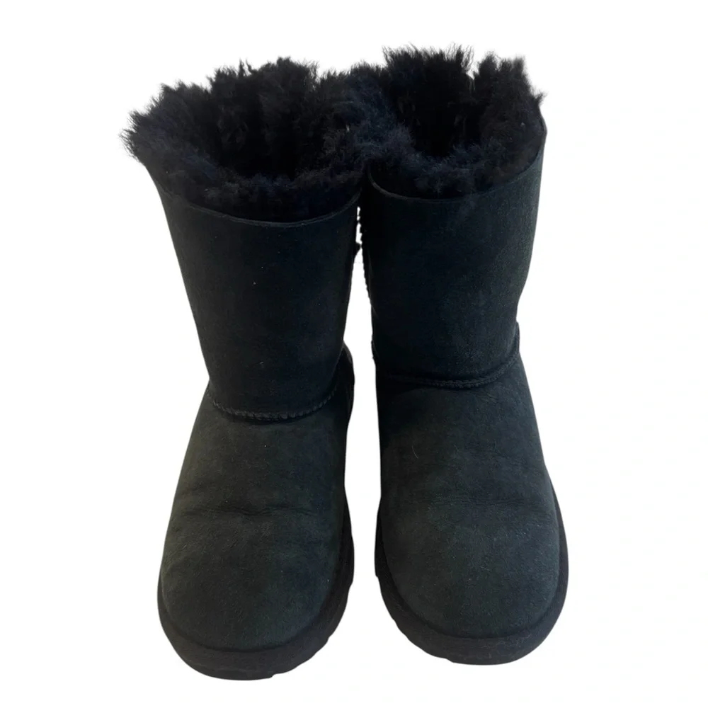 UGG Bailey Bow - Girls Black Boots with Ribbon Accents - Size 3 - Black